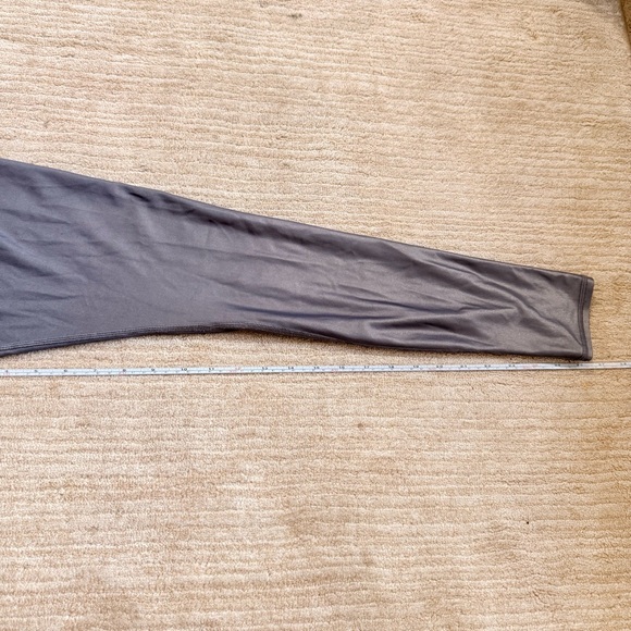 Alo Yoga 7/8 High-Waist Airlift Legging - Steel Grey Size Medium - Picture 6 of 11